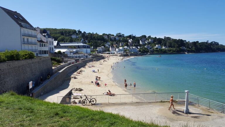 Douarnenez plage des Sables Blancs 768x432