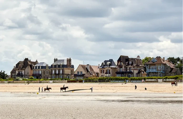 plage d hermanville sur mer 768x499