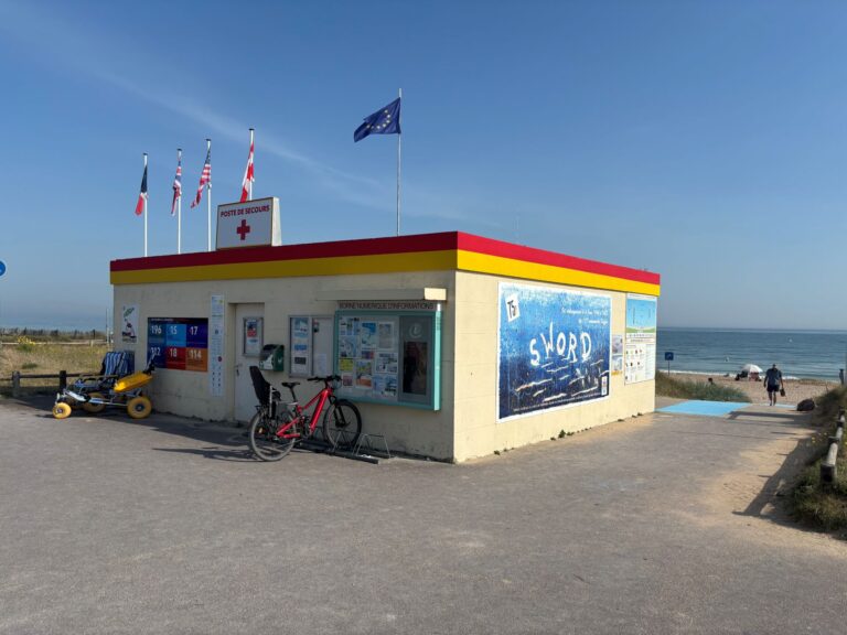 Colleville Mongomery poste de secours 1 768x576